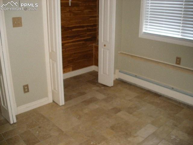 Image 34 of 50: Bathroom