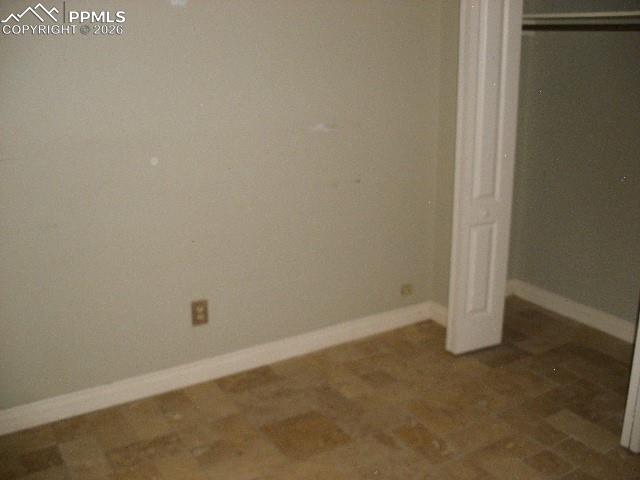 Image 35 of 50: Bedroom