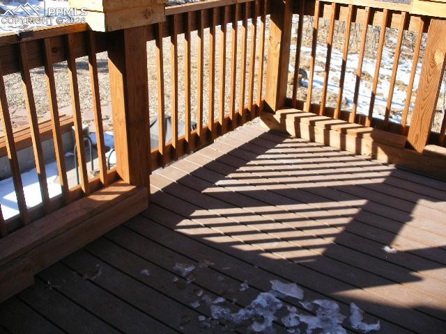 Image 45 of 50: Deck