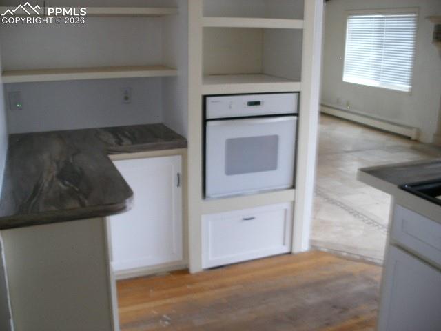 Image 9 of 50: Kitchen