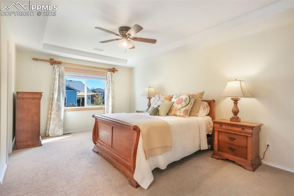 Image 22 of 50: Bedroom