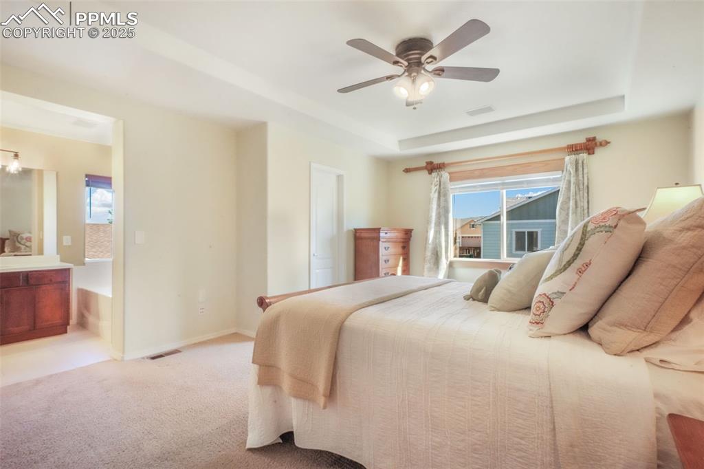 Image 23 of 50: Bedroom