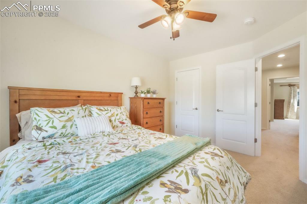 Image 29 of 50: Bedroom