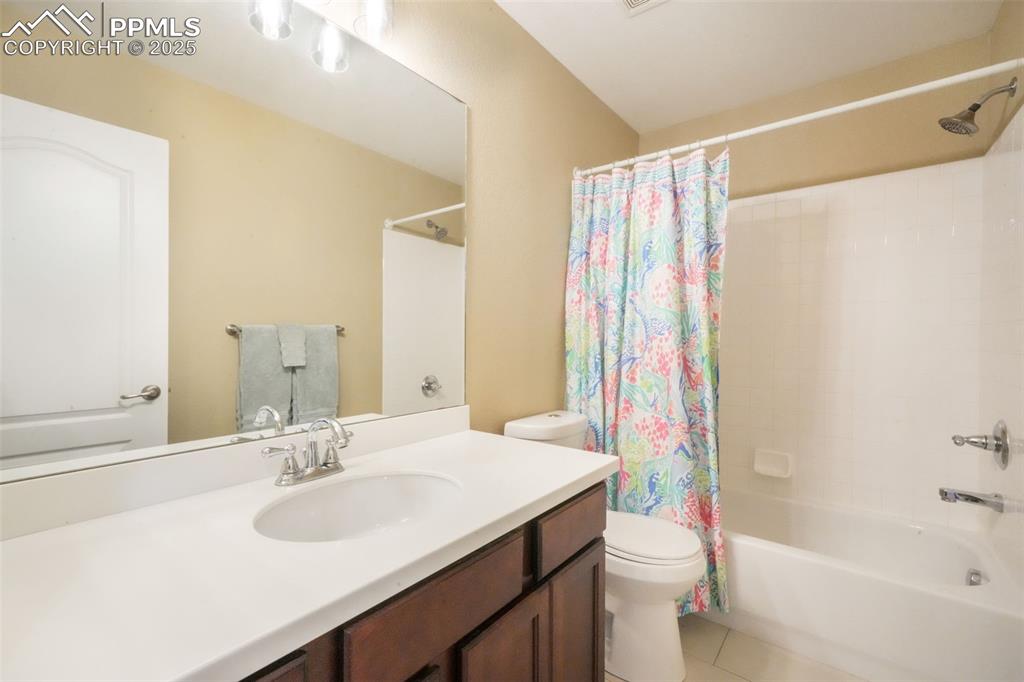 Image 31 of 50: Bathroom