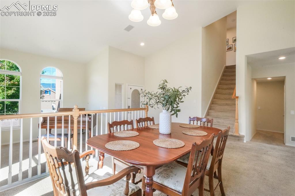 Image 6 of 50: Dining Area