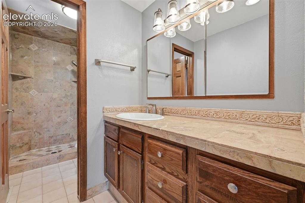 Image 21 of 43: Bathroom