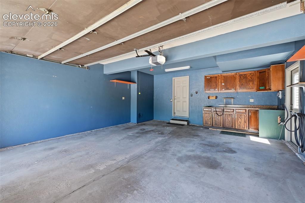 Image 43 of 43: Garage