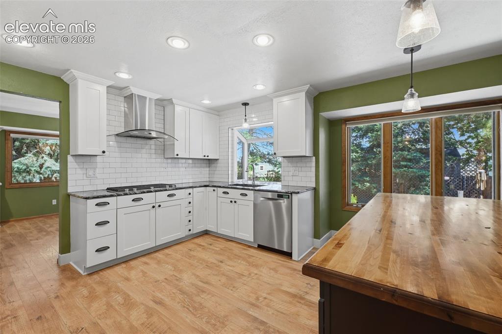 Image 7 of 43: Kitchen