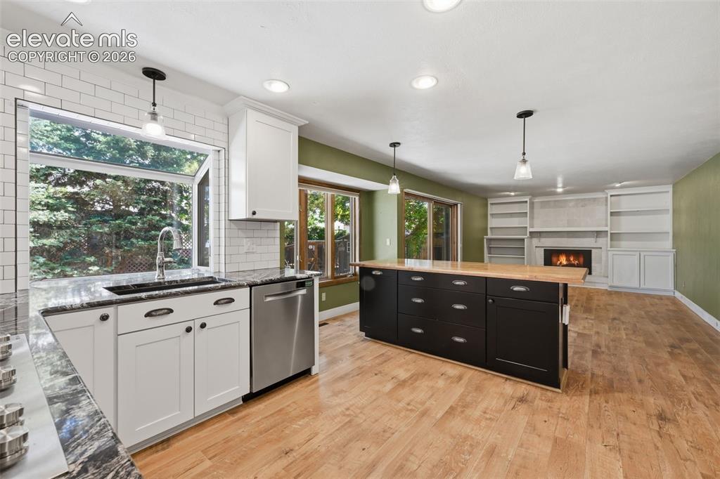 Image 8 of 43: Kitchen