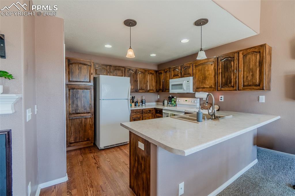 Image 13 of 22: Kitchen
