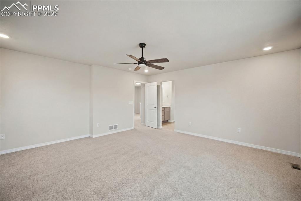 Image 20 of 35: Bedroom