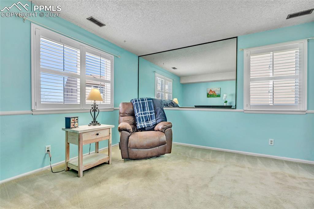 Image 11 of 15: Bedroom