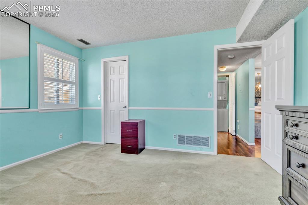 Image 12 of 15: Bedroom