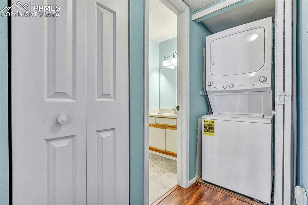 Image 13 of 15: Laundry