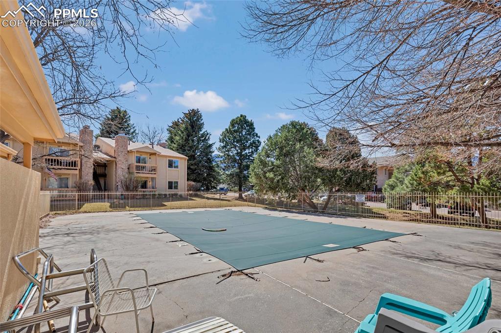 Image 15 of 15: Pool