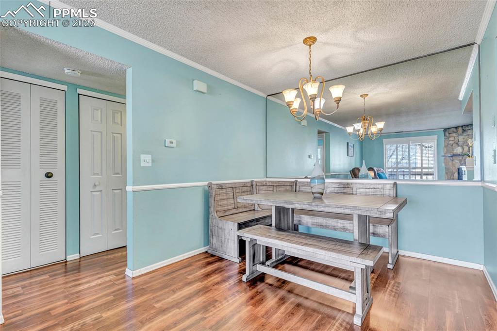 Image 6 of 15: Dining Area