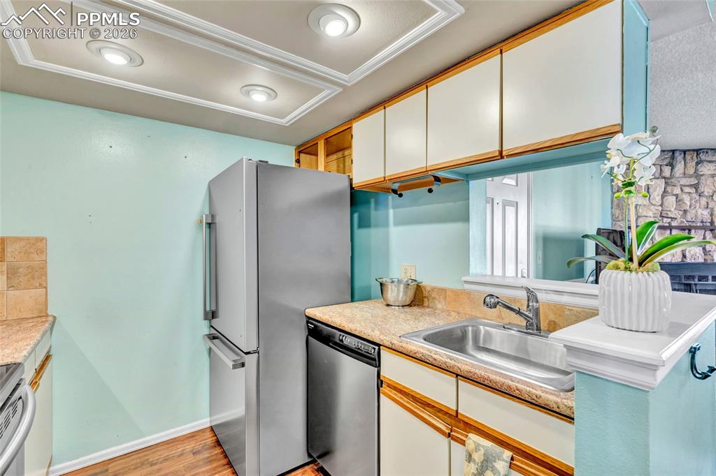 Image 8 of 15: Kitchen