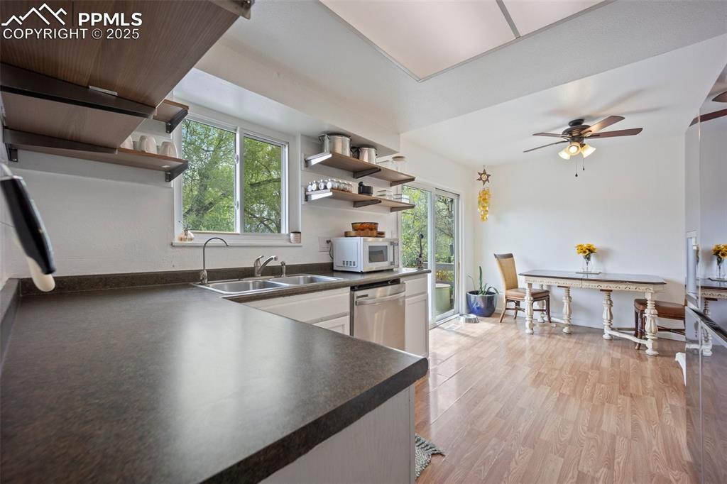 Image 10 of 46: Kitchen