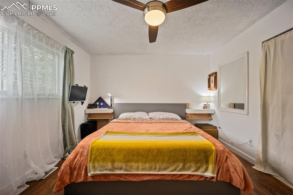 Image 15 of 46: Bedroom