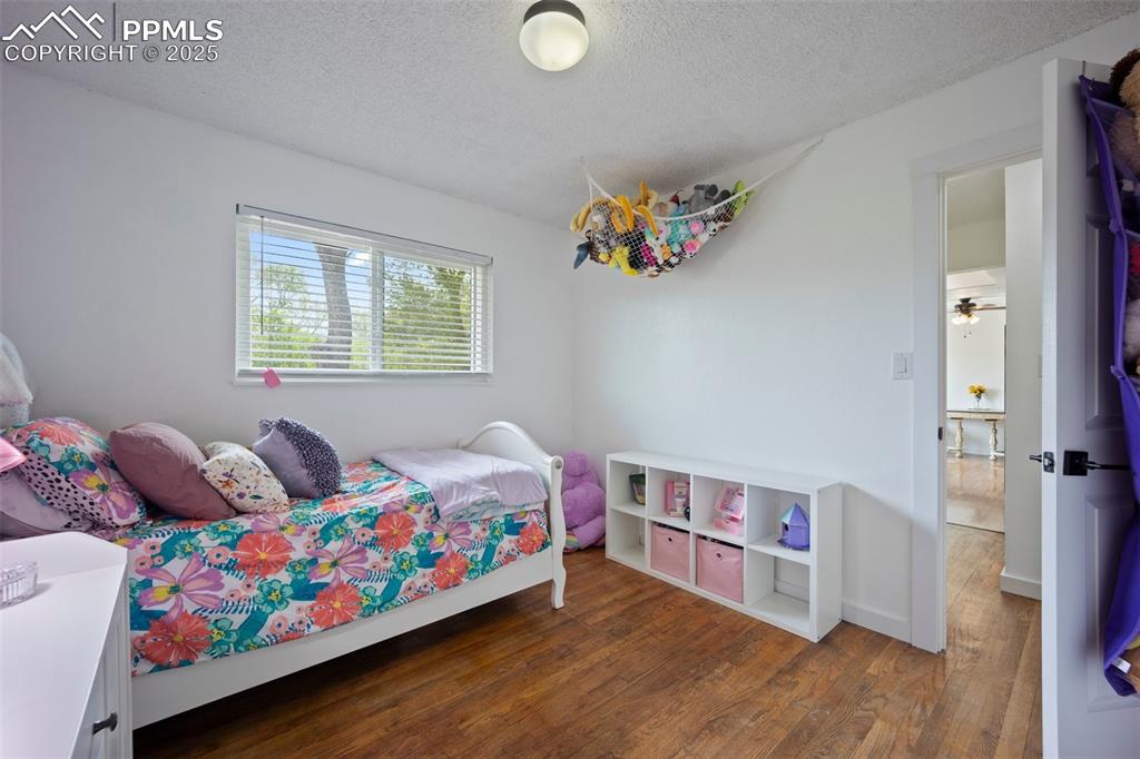Image 17 of 46: Bedroom