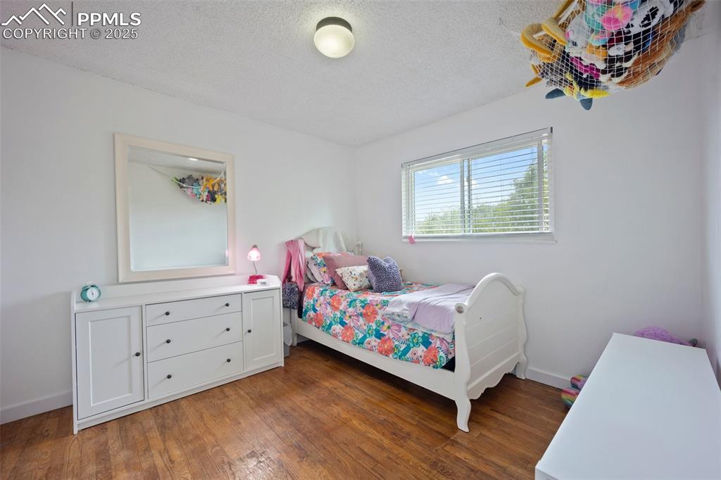 Image 18 of 46: Bedroom