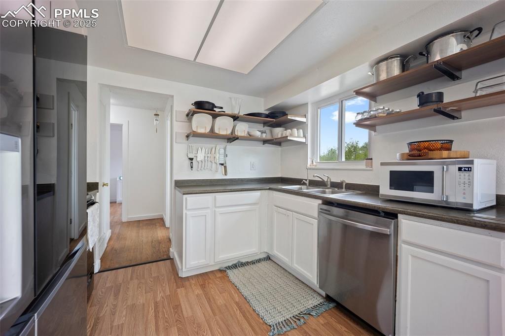 Image 7 of 46: Kitchen