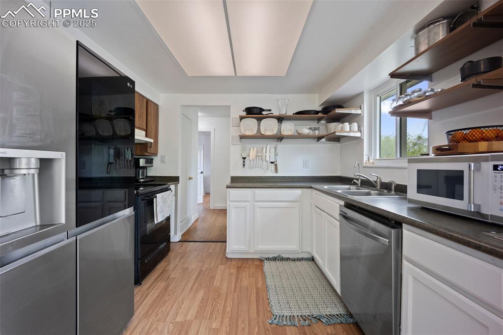Image 8 of 46: Kitchen