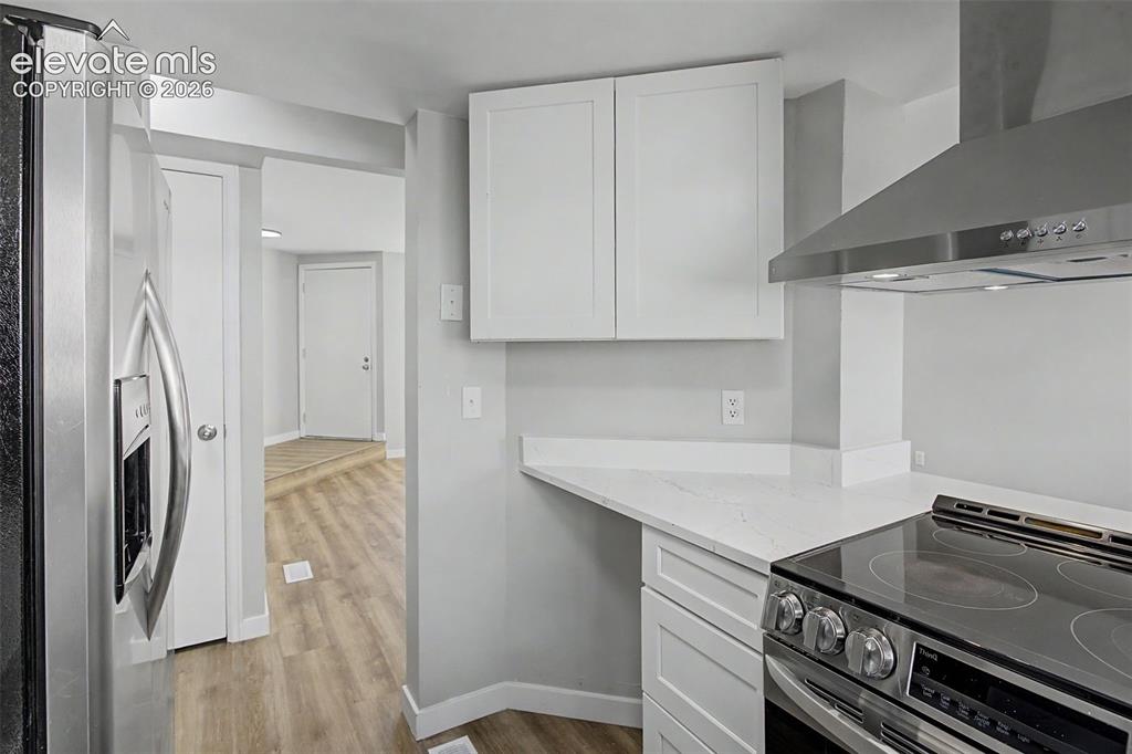 Image 16 of 31: Kitchen
