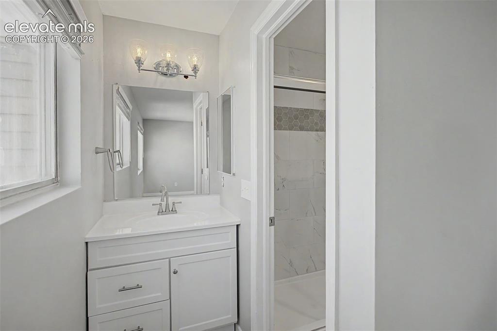 Image 21 of 31: Bathroom