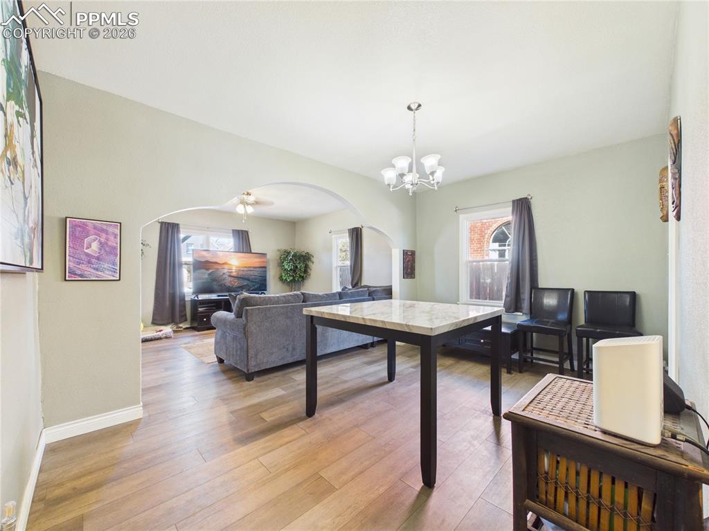 Image 10 of 32: Dining Area