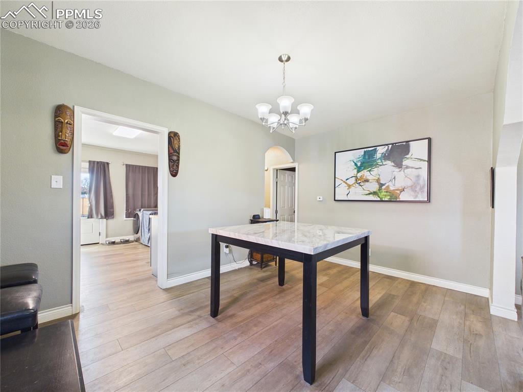 Image 11 of 32: Dining Area