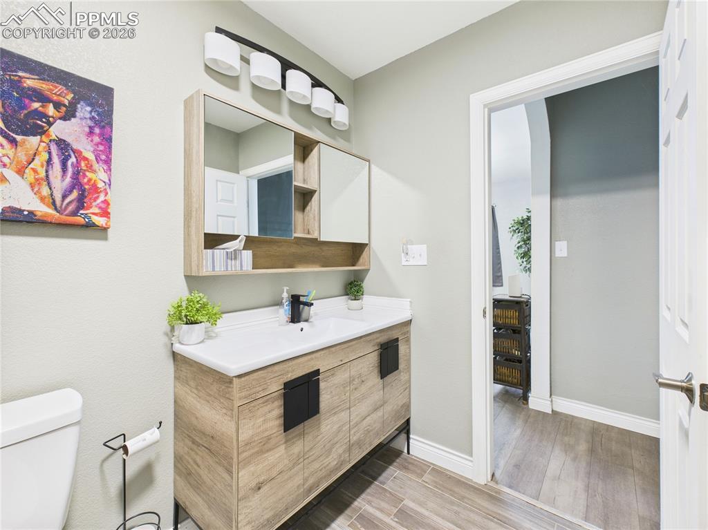 Image 19 of 32: Bathroom