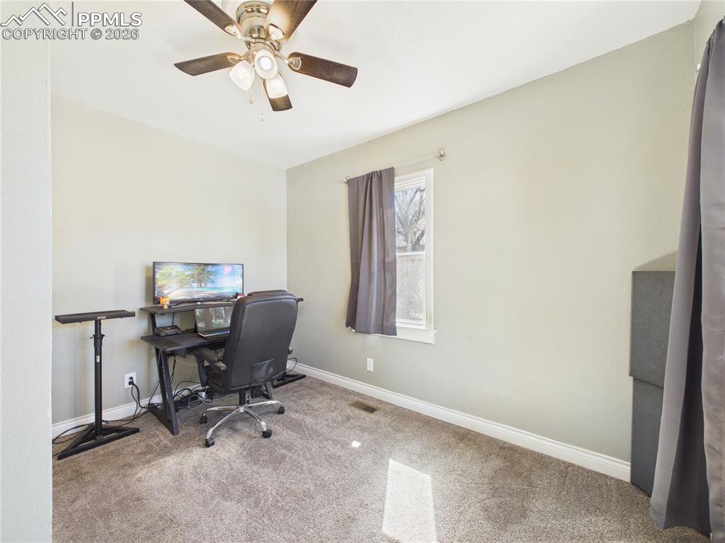 Image 20 of 32: Office