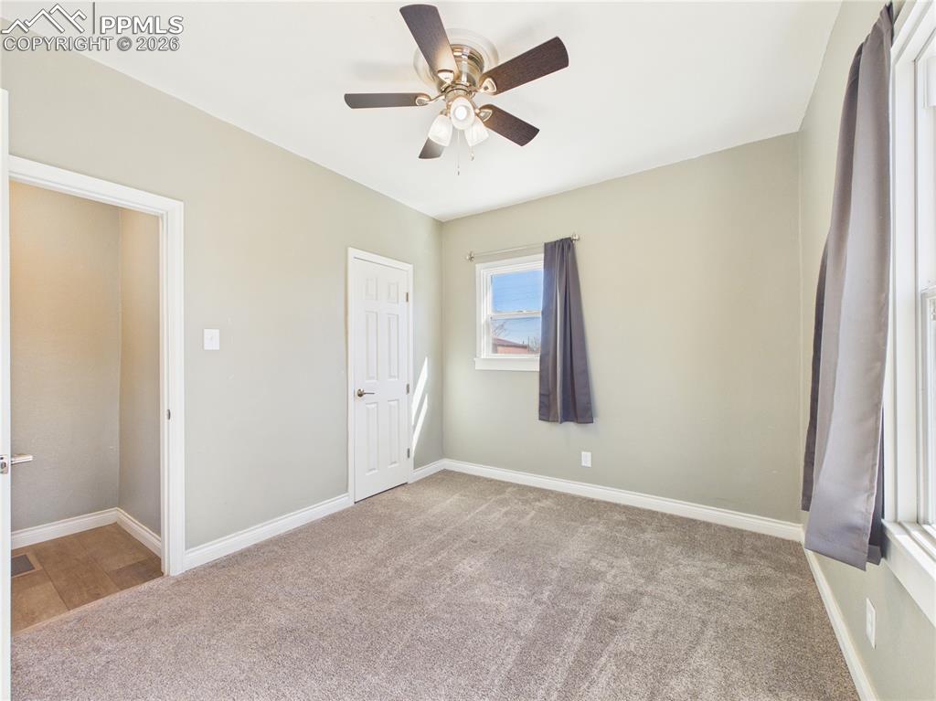 Image 25 of 32: Bedroom