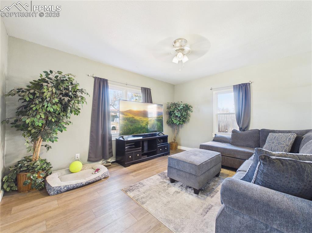 Image 7 of 32: Living Room