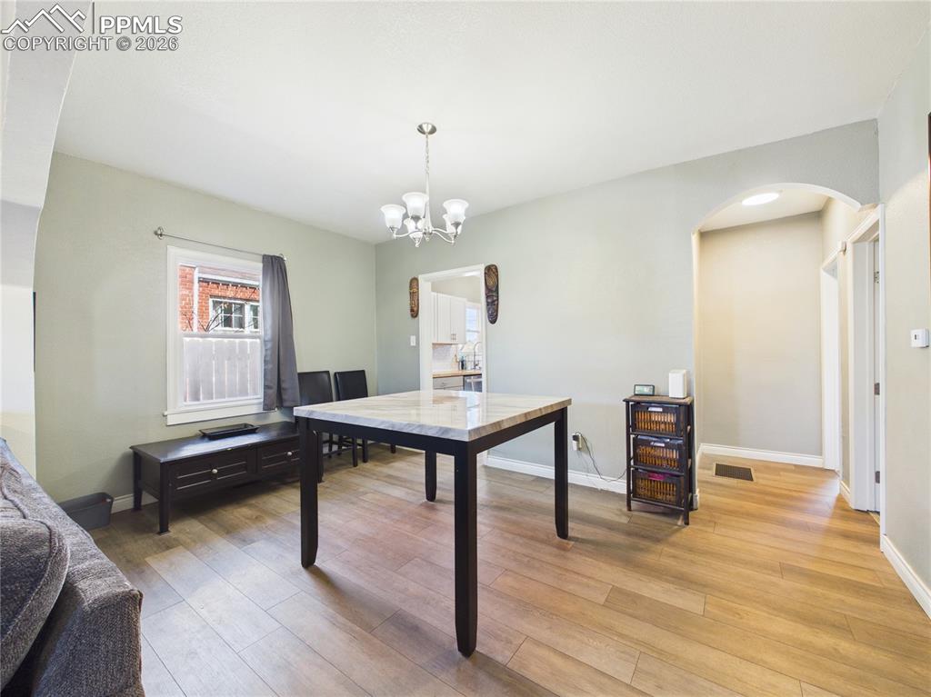 Image 9 of 32: Dining Area