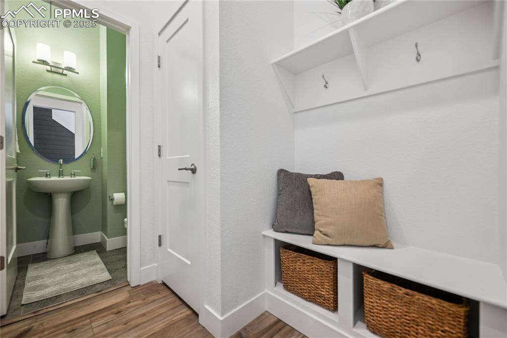 Image 7 of 40: MAIN LEVEL MUD ROOM