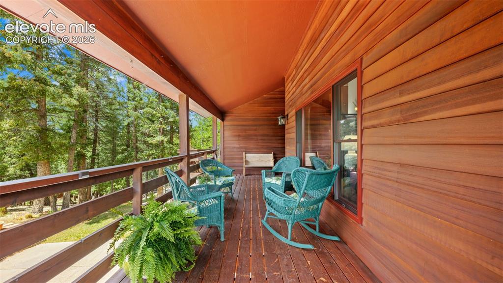Image 26 of 42: Deck