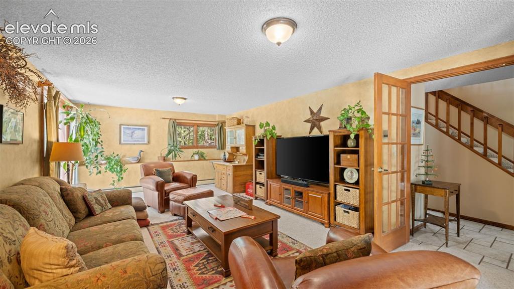 Image 29 of 42: Family Room
