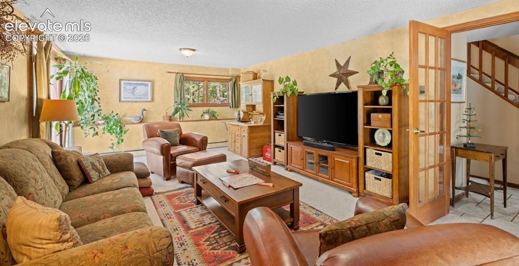 Image 30 of 42: Family Room