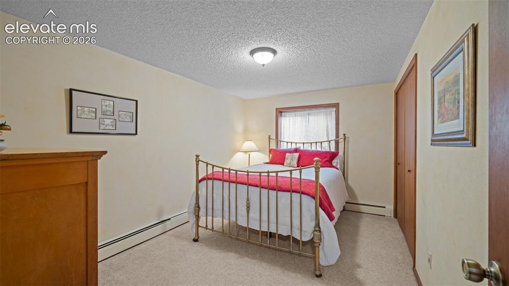 Image 32 of 42: Bedroom
