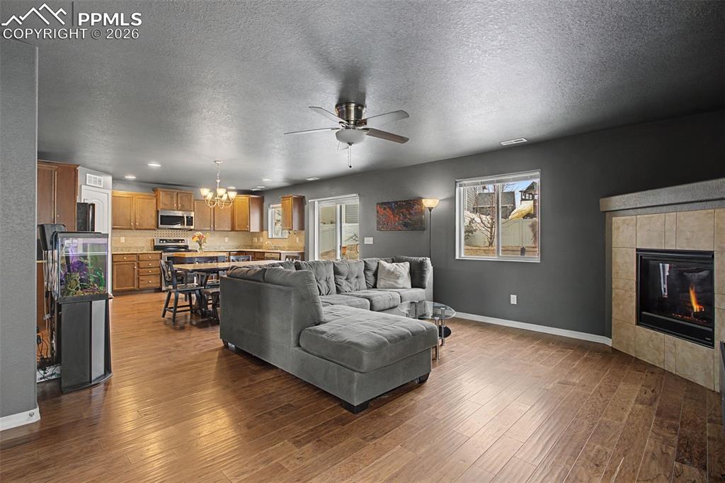 Image 10 of 33: Living Room