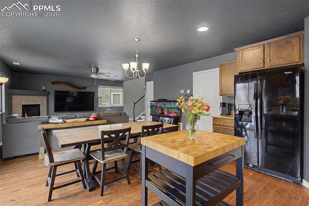 Image 16 of 33: Kitchen