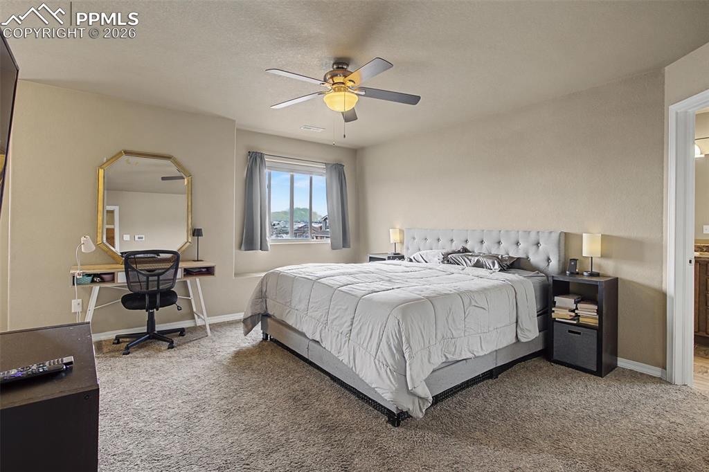 Image 18 of 33: Bedroom