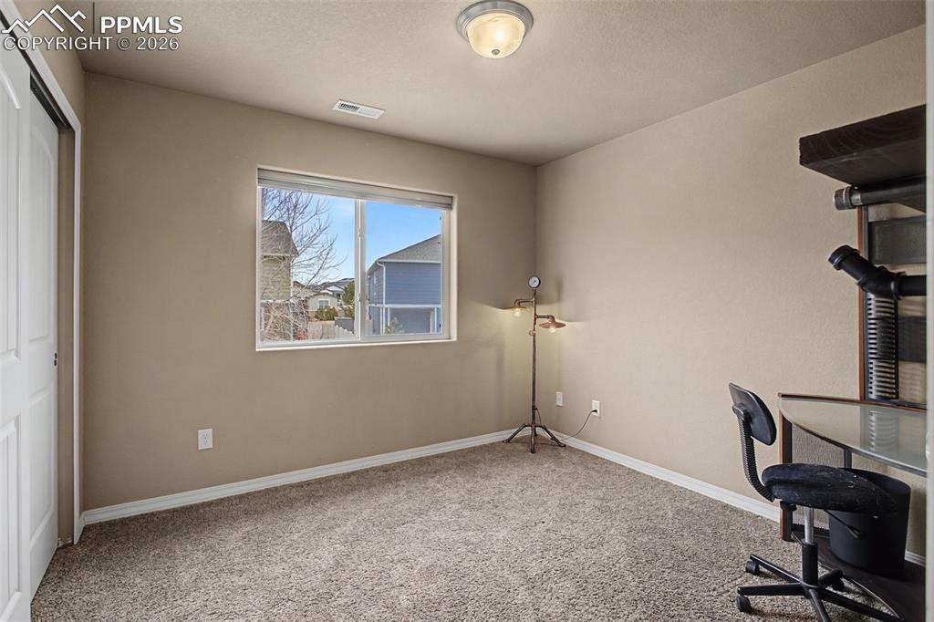 Image 22 of 33: Office