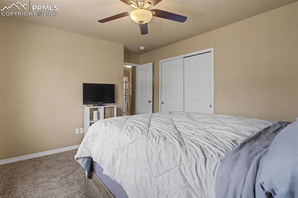 Image 25 of 33: Bedroom