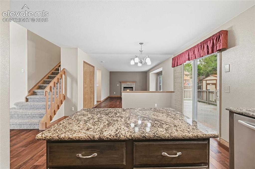 Image 10 of 50: Kitchen