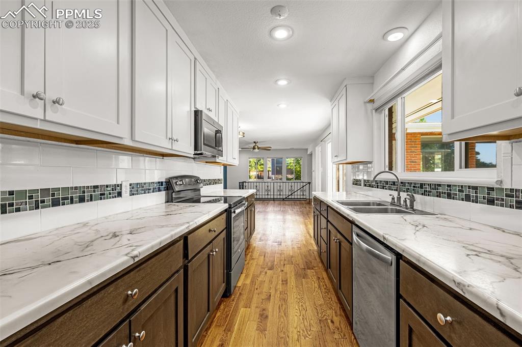 Image 14 of 39: Kitchen