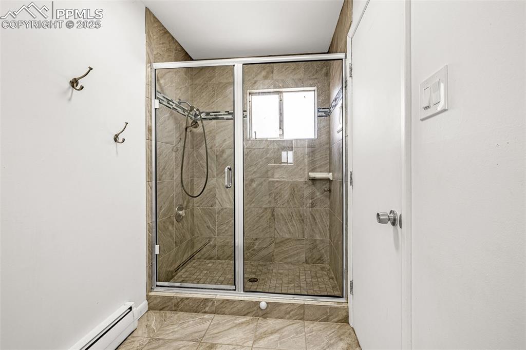 Image 22 of 39: Bathroom