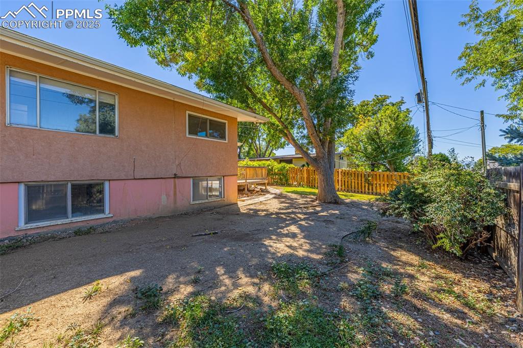 Image 38 of 39: Yard